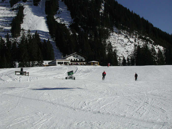 Auf der Skipiste in Berwang vor dem Jägerhaus