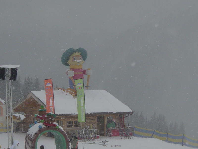 Das Mumeli am Skischulsammelplatz